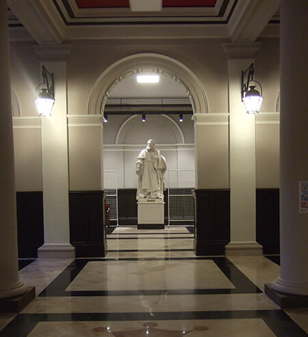 Statue tribunal